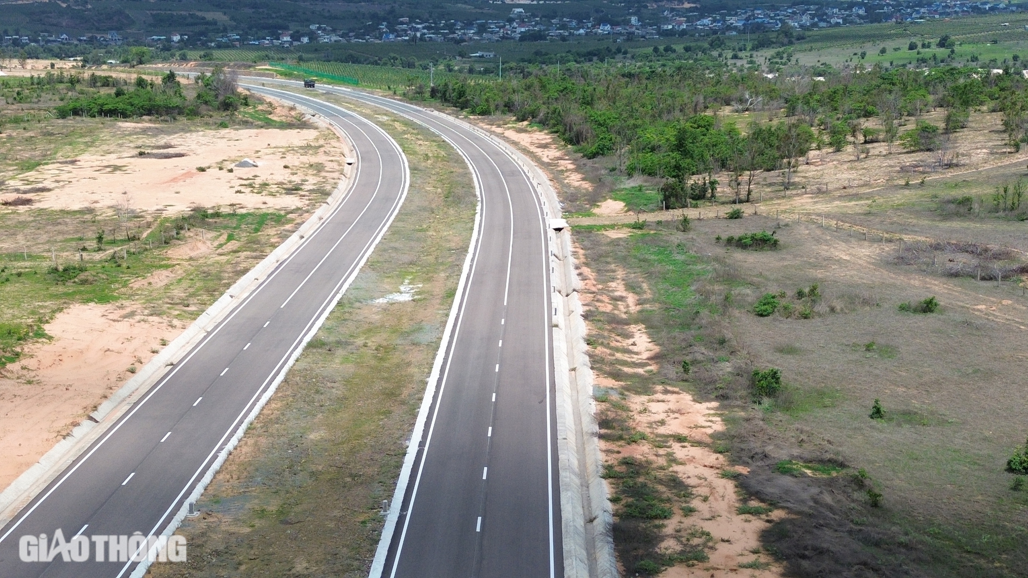 Đường ven biển Phan Thiết - Kê Gà vướng mỏ ti tan, chậm tiến độ- Ảnh 2.