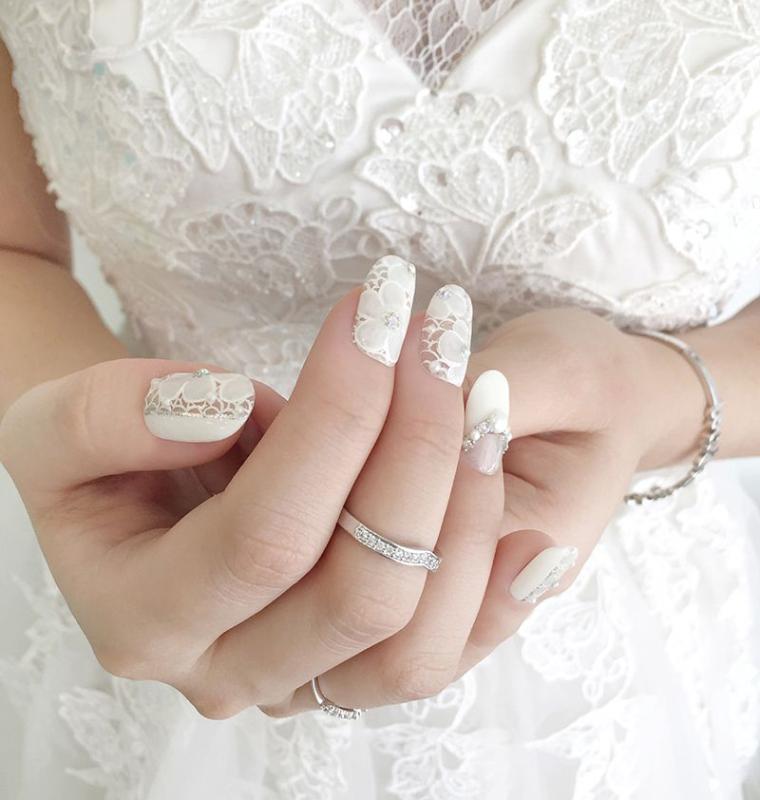 Giới thiệu mẫu nail cưới đẹp lộng lẫy giúp nàng thêm xinh