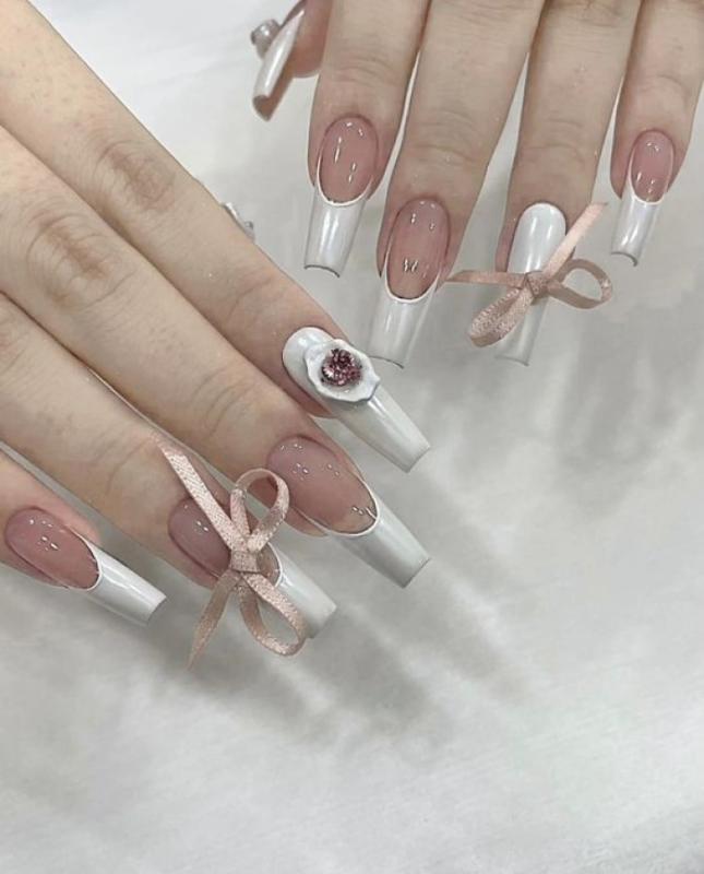 Giới thiệu mẫu nail cưới đẹp lộng lẫy giúp nàng thêm xinh