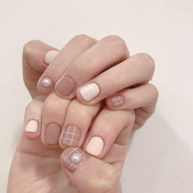 Top 10 mẫu nail đính ngọc trai sang chảnh dành cho phái nữ