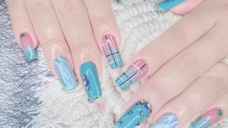 Gợi ý mẫu nail màu xanh tươi mát mà độ tuổi nào cũng làm được