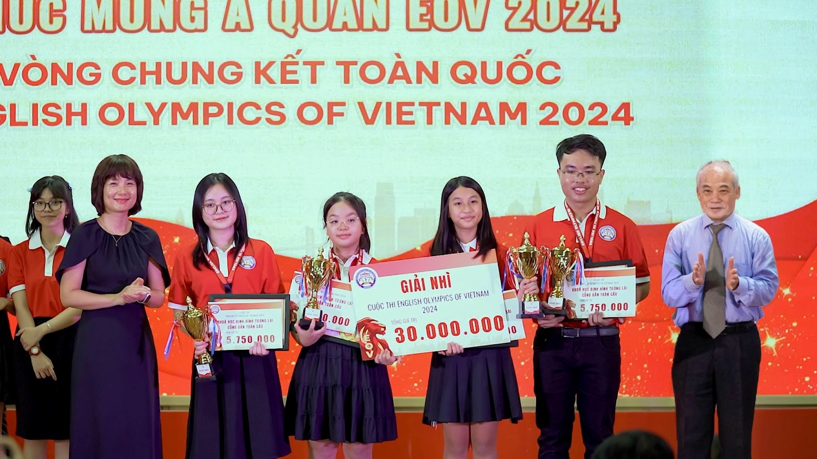 Tôn vinh những tài năng trẻ EOV 2024 trong hành trình chinh phục ngôn ngữ- Ảnh 5.