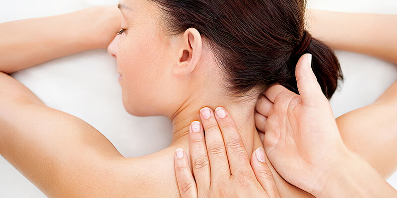 Massage giúp giảm đau cổ vai gáy cho mẹ bầu 