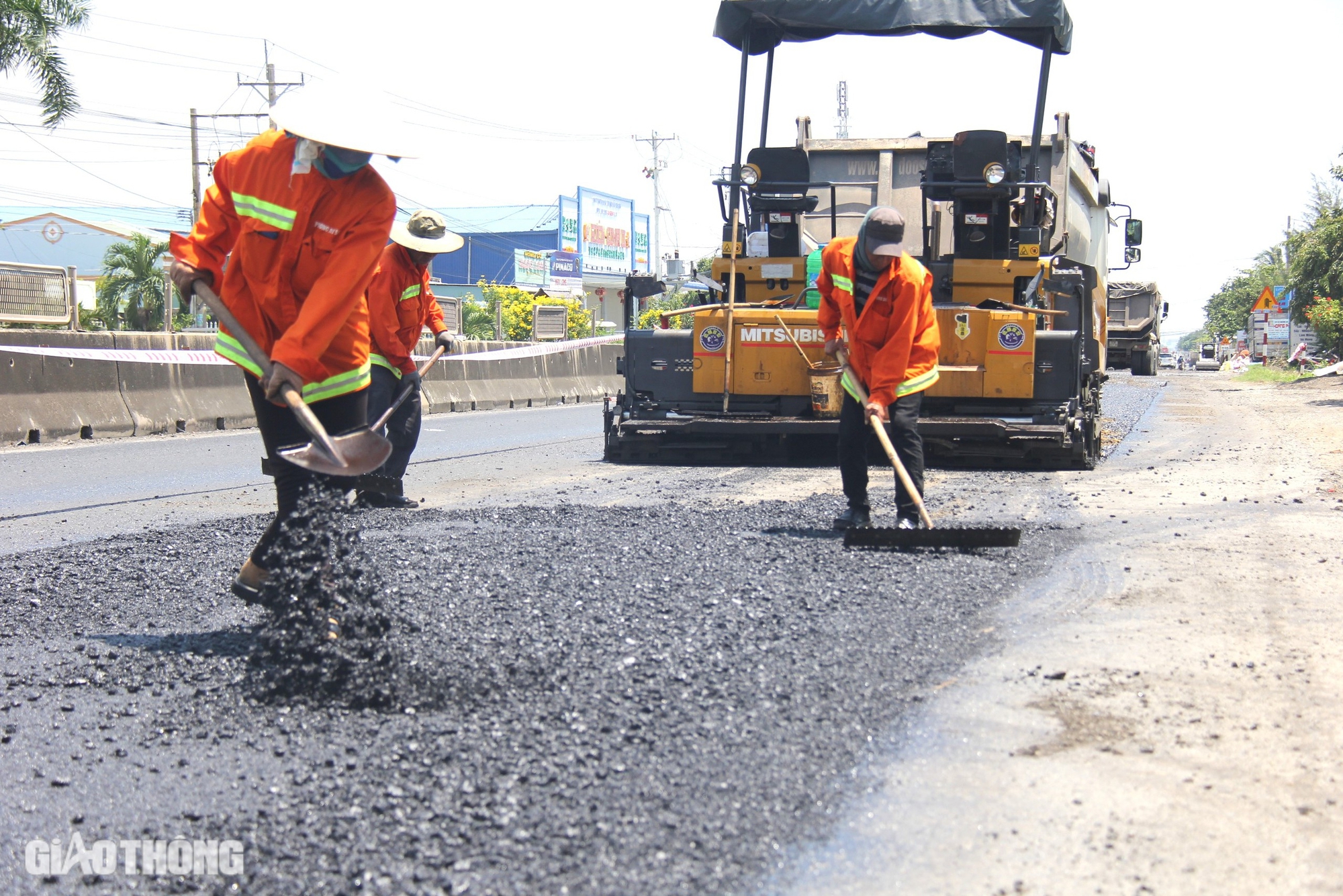 Sửa chữa mặt đường quốc lộ 1 tại nút giao vào cao tốc Phan Thiết - Dầu Giây- Ảnh 2.