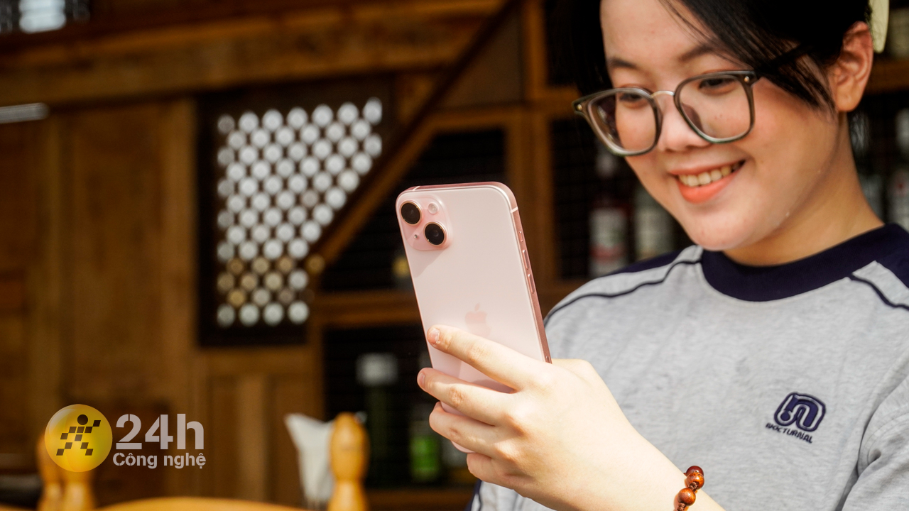 Cách chụp selfie không bị ngược chữ iPhone