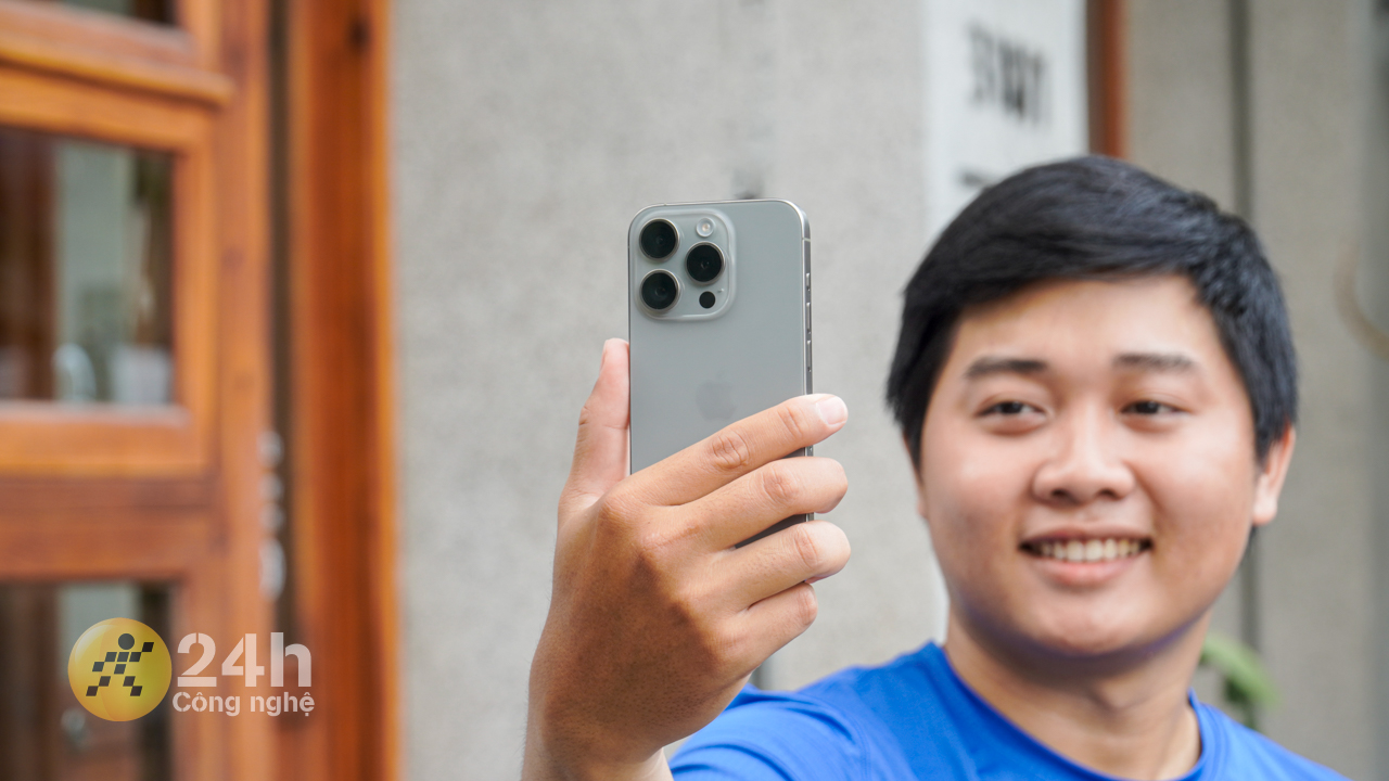 Cách chụp selfie không bị ngược chữ iPhone