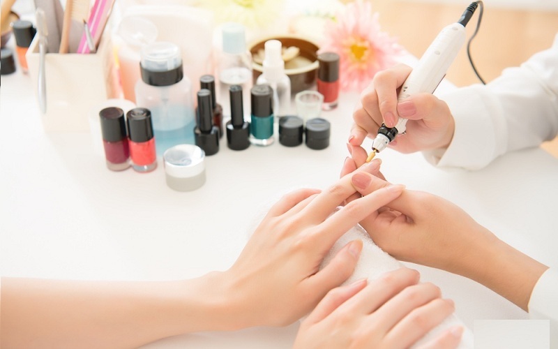 Những điều cần biết khi làm nail tại Séc cho người định cư