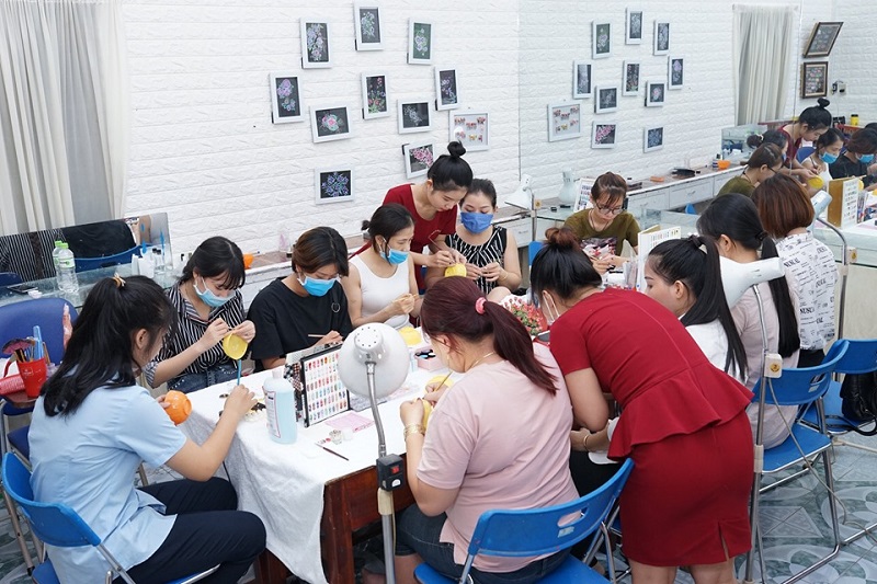 Những chi phí học làm nail dành cho người mới bắt đầu