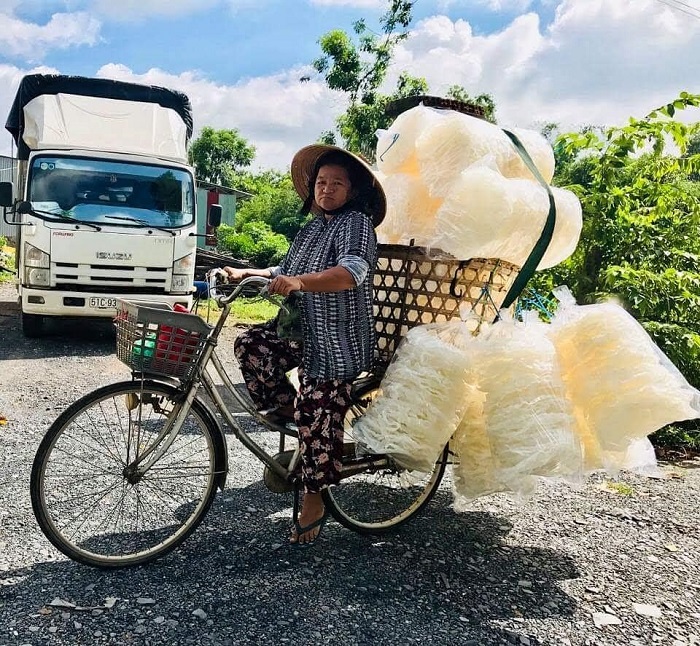 Trảng Bàng là làng bánh tráng ở Việt Nam nổi tiếng với bánh tráng phơi sương