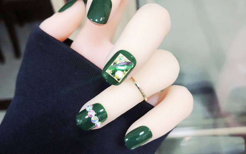 Cách làm nail màu xanh ngọc đẹp đơn giản nhã nhặn