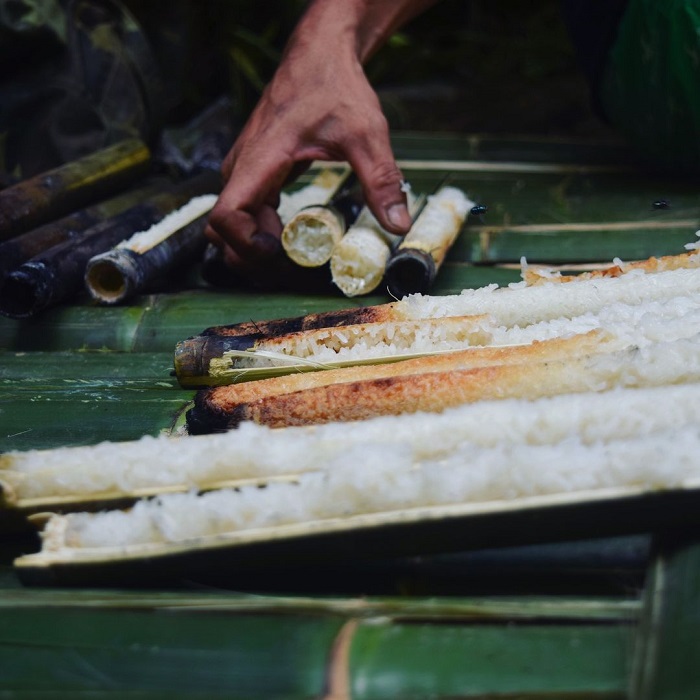 Cơm lam là món ăn ngon của người Thái làm từ cái hoa vàng