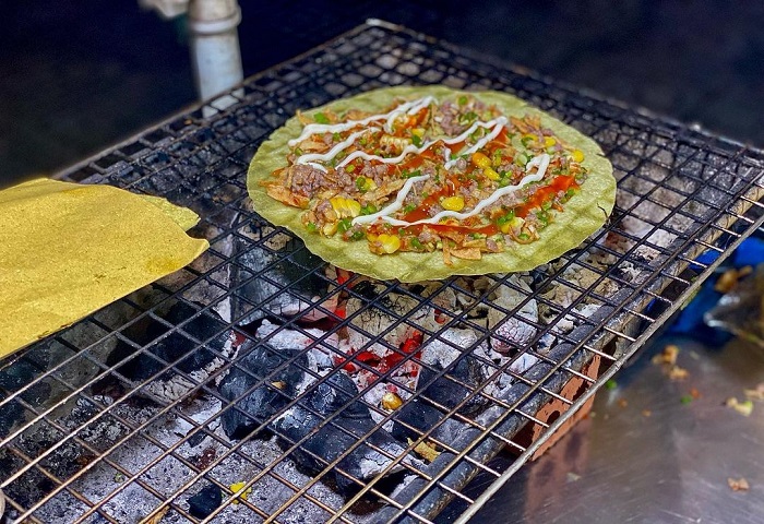 Bánh tráng nướng là pizza phiên bản Việt siêu ngon