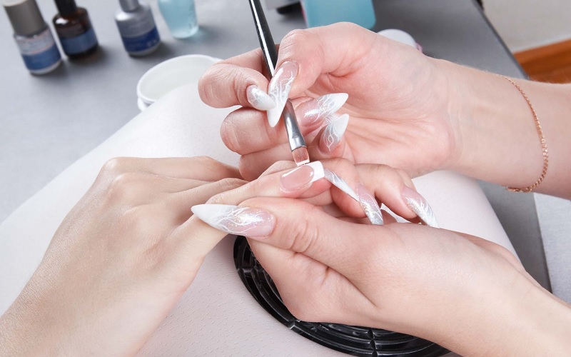 Những điều cần biết khi làm nail tại Séc cho người định cư