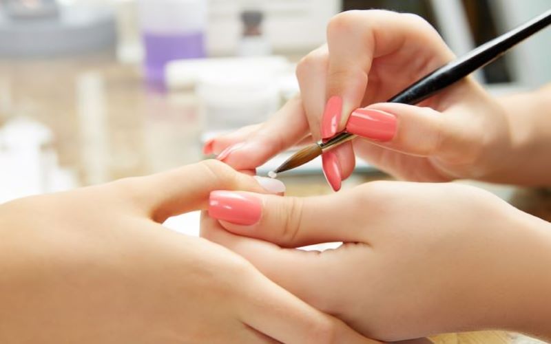 Những điều cần biết khi làm nail tại Séc cho người định cư