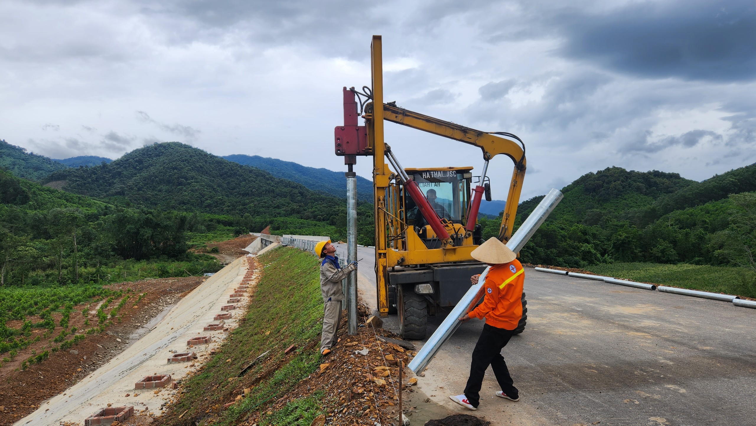 79 ngày đêm vượt khó đưa dự án quốc lộ 8A về đích- Ảnh 4.