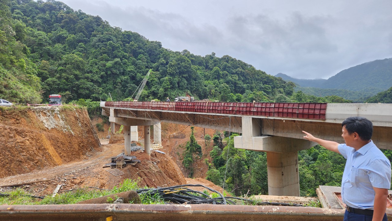 79 ngày đêm vượt khó đưa dự án quốc lộ 8A về đích- Ảnh 9.