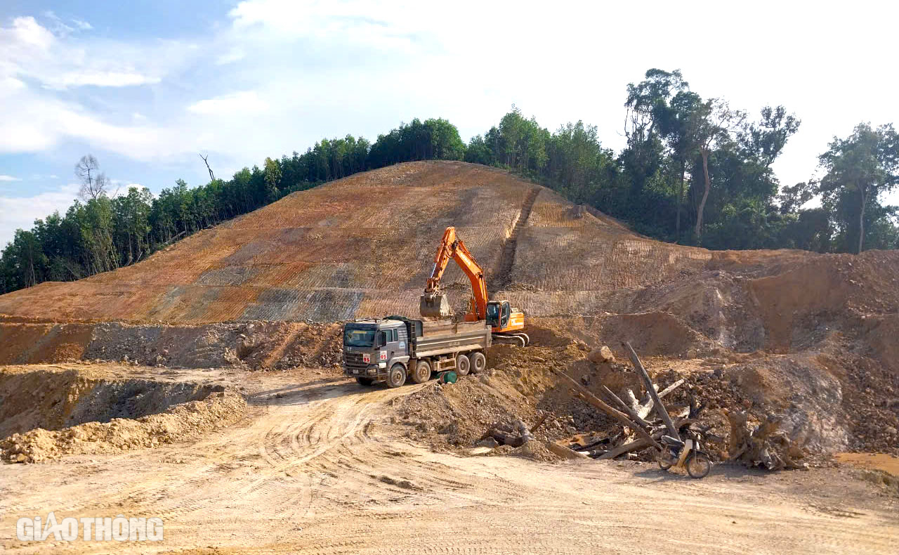 "Xẻ núi, bạt đồi" thi công cao tốc Khánh Hòa - Buôn Ma Thuột- Ảnh 10.