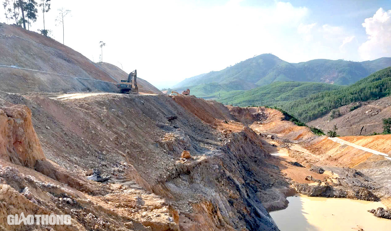 "Xẻ núi, bạt đồi" thi công cao tốc Khánh Hòa - Buôn Ma Thuột- Ảnh 6.