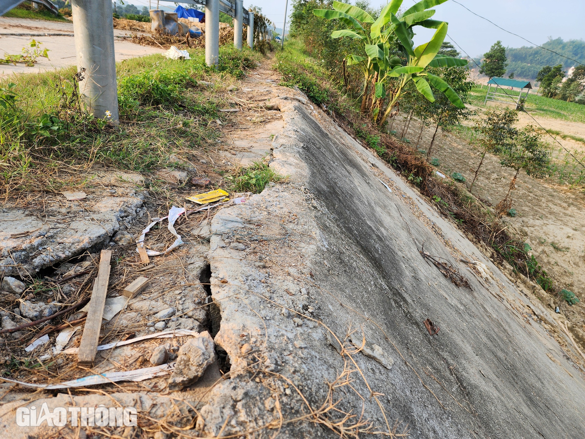 Phú Thọ: Tắc giao thương, dân phải đi vòng 30km sau sạt lở đê sông Lô- Ảnh 9.