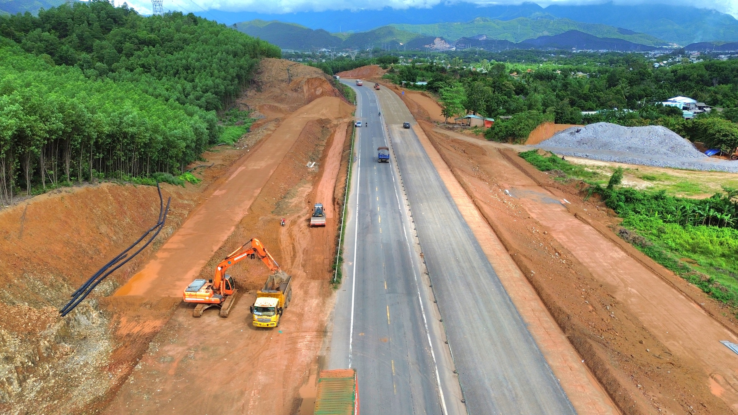 Lo chậm tiến độ cao tốc Hòa Liên - Túy Loan do thiếu đá, vướng mặt bằng- Ảnh 3.