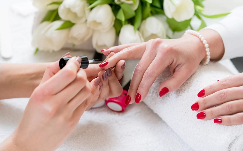 Làm sao để xin việc làm nail ở Dubai? Có nên làm nail ở Dubai