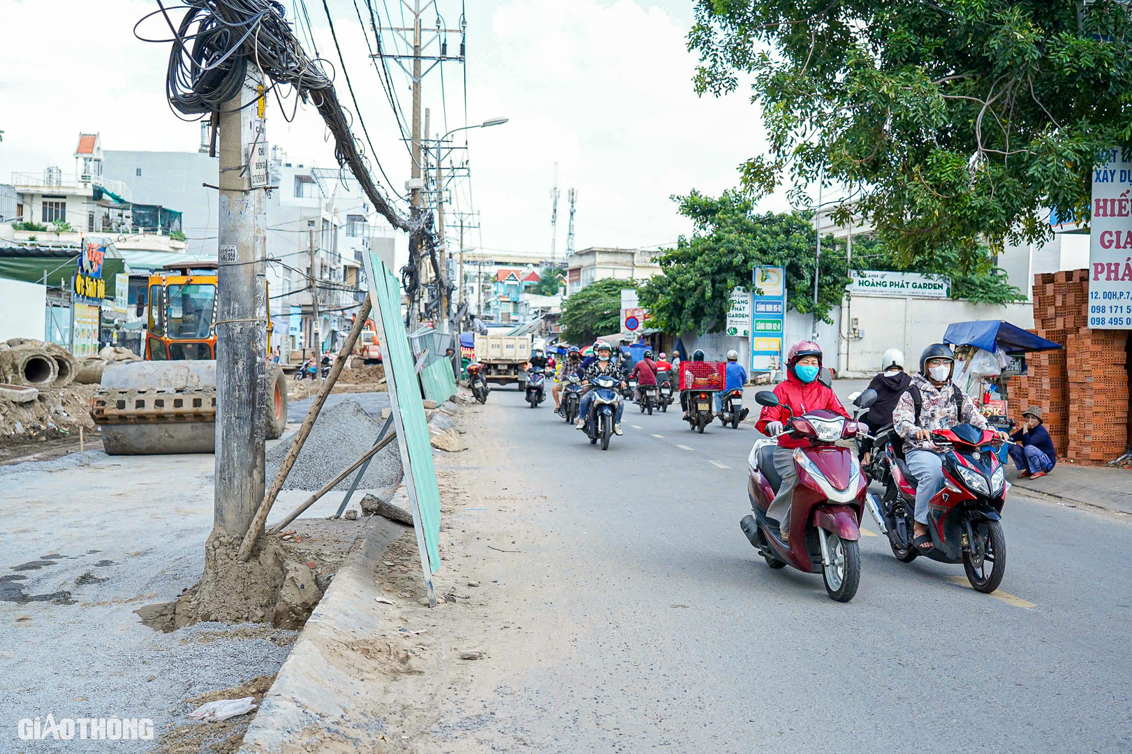 TP.HCM: Không thể di dời hệ thống điện trên đường Dương Quảng Hàm trong năm 2024- Ảnh 2.