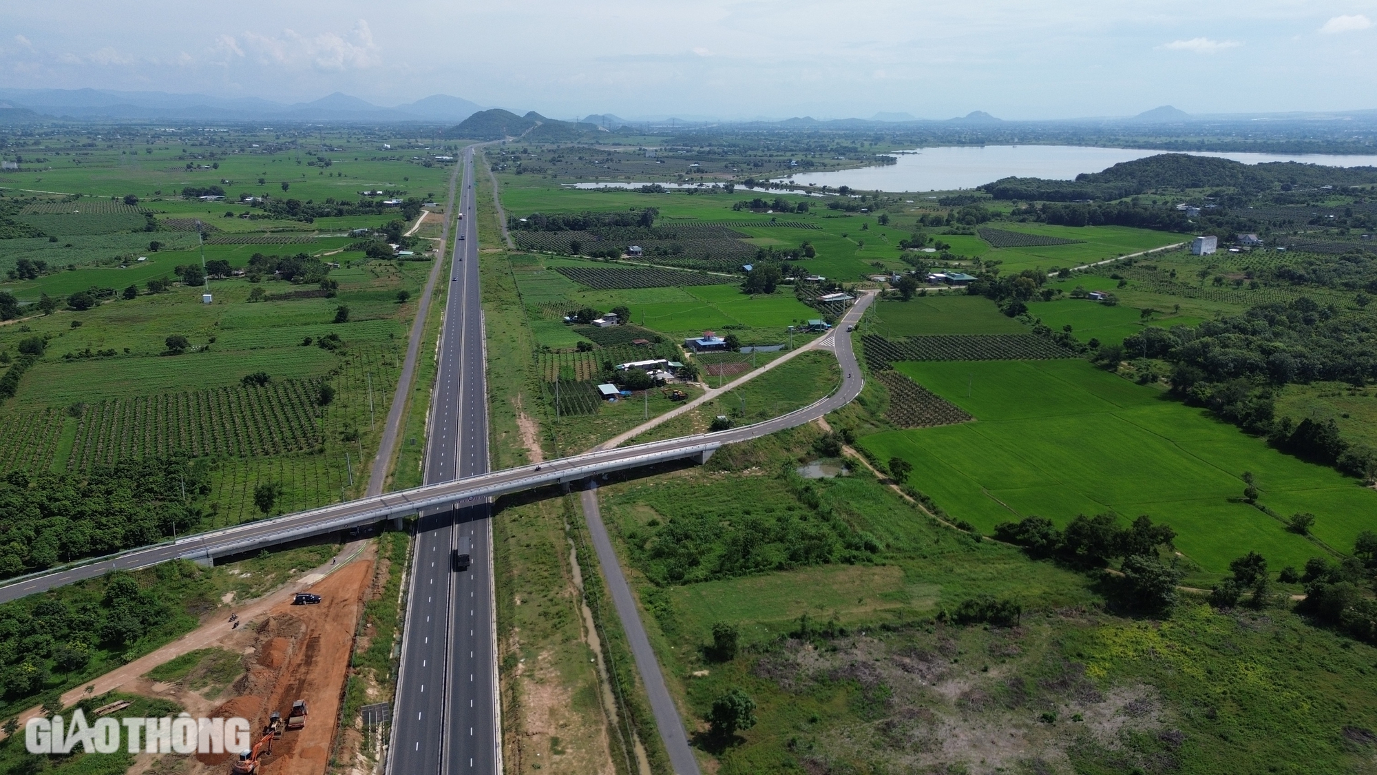 Hoàn thành đường gom dân sinh cao tốc Vĩnh Hảo - Phan Thiết trong năm nay- Ảnh 3.