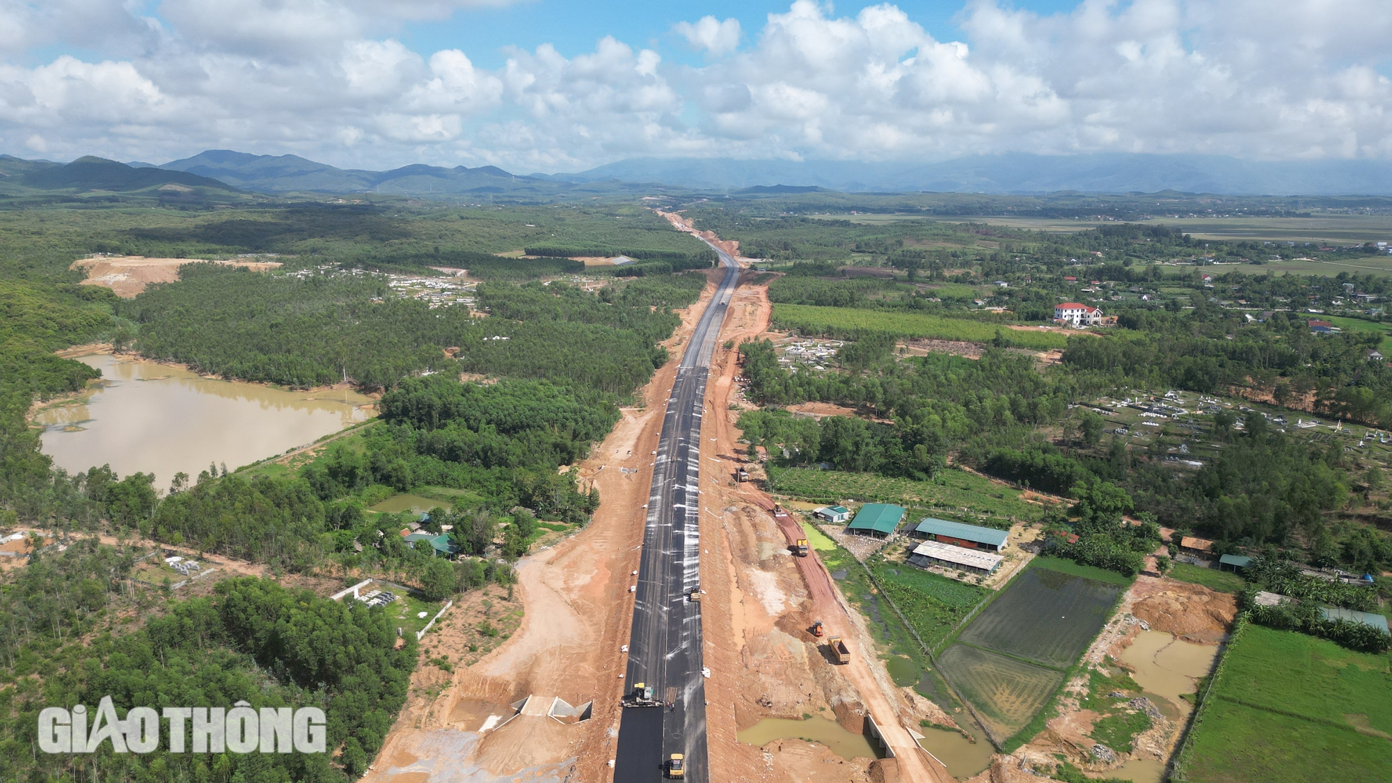 Cao tốc Bắc - Nam qua Quảng Bình: Nhiều gói thầu vượt tiến độ 10 tháng- Ảnh 11.