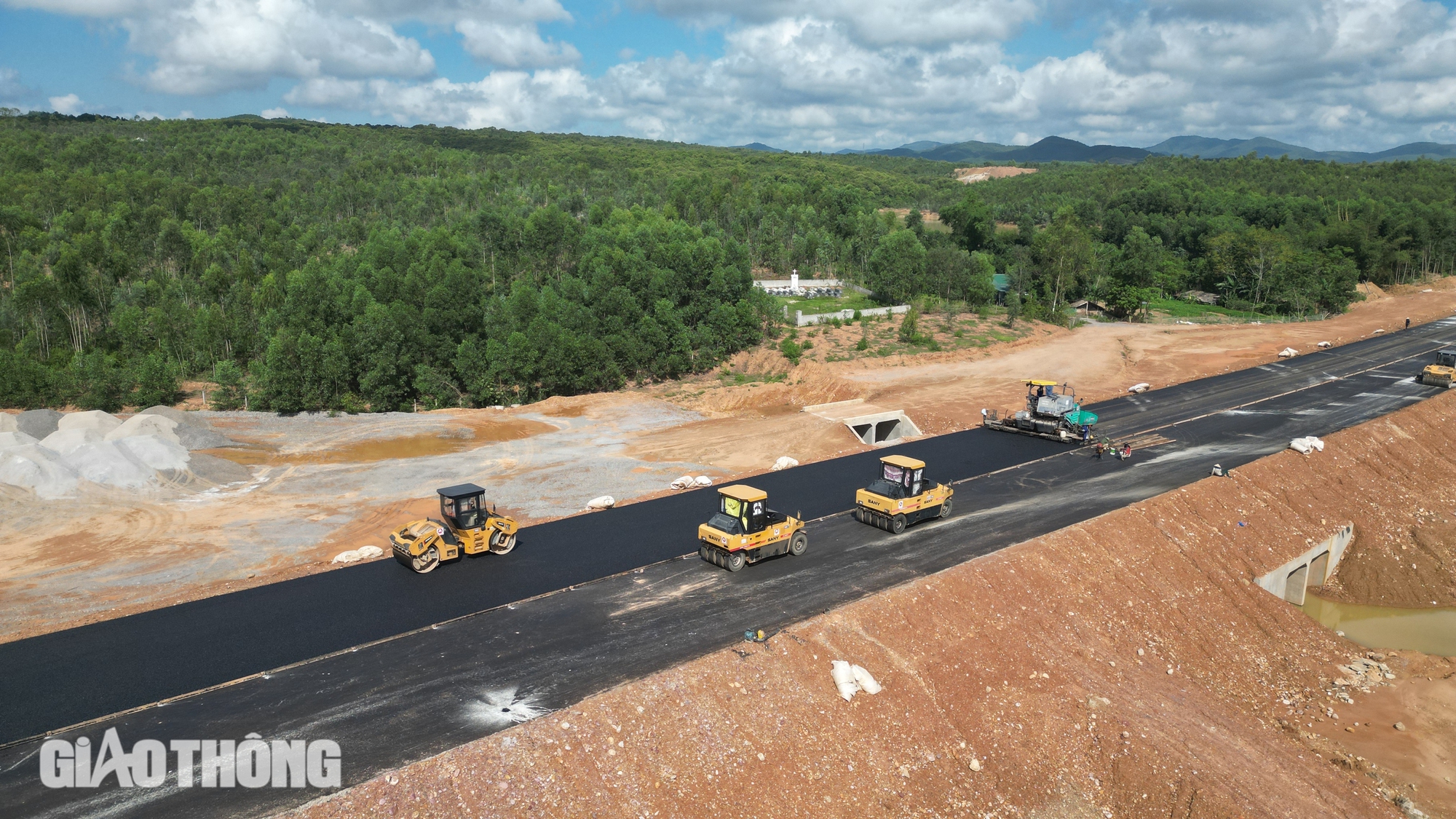 Cao tốc Bắc - Nam qua Quảng Bình: Nhiều gói thầu vượt tiến độ 10 tháng- Ảnh 12.