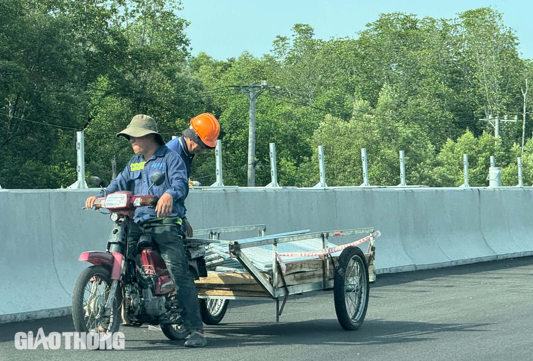 Chiêm ngưỡng đoạn cao tốc Bến Lức - Long Thành xuyên rừng ngập mặn đang hoàn thiện- Ảnh 6.