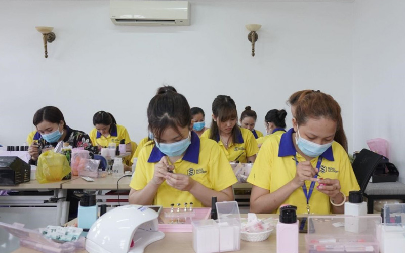 Có nên vừa học vừa làm nail Hà Nội hay không?