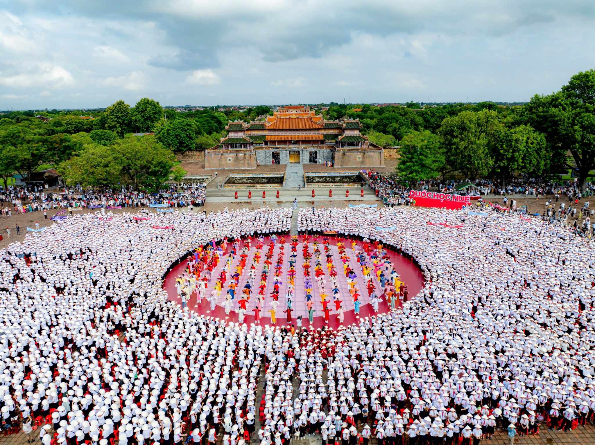 Hậu chung kết Đường lên đỉnh Olympia 2024: Huế khen thưởng nhiều cá nhân- Ảnh 2.