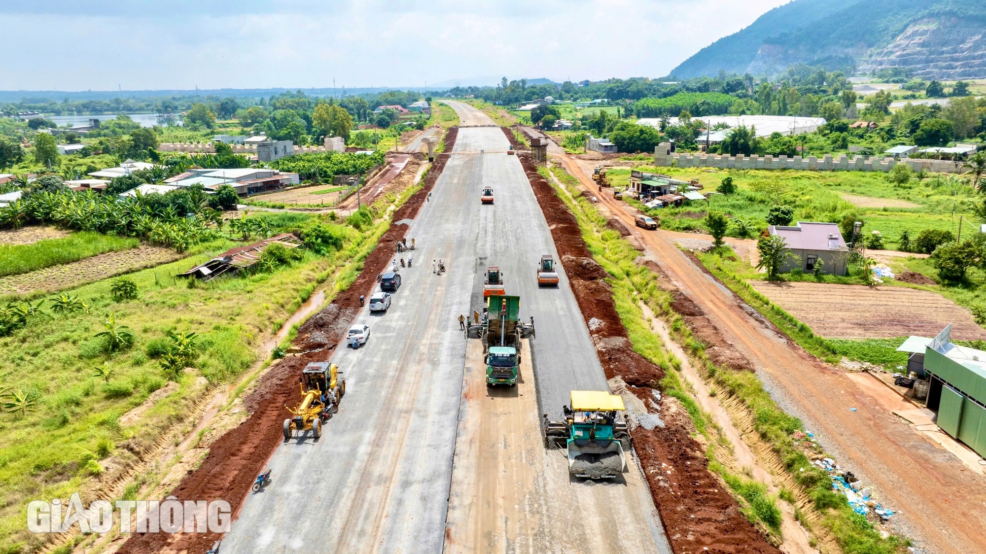 Cao tốc Biên Hòa - Vũng Tàu: Đoạn qua Vũng Tàu đã được phủ lớp nhựa đường- Ảnh 1.