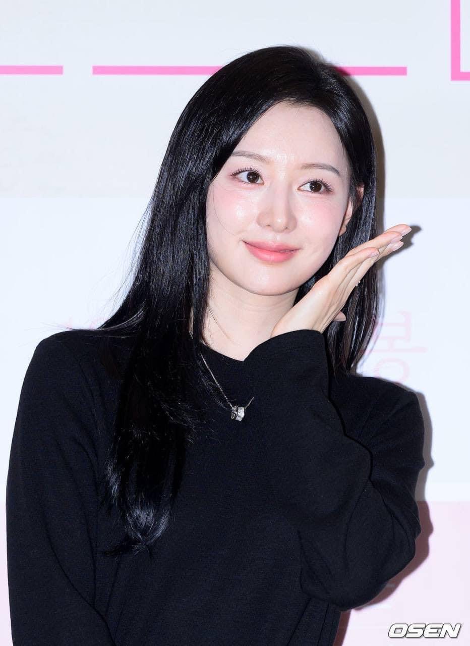 Kim Ji Won bùng nổ visual gây bão MXH, nhan sắc hoàn hảo sáng bừng khung hình- Ảnh 5.