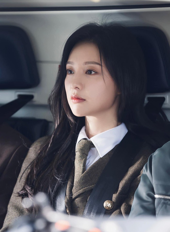 Kim Ji Won bùng nổ visual gây bão MXH, nhan sắc hoàn hảo sáng bừng khung hình- Ảnh 11.