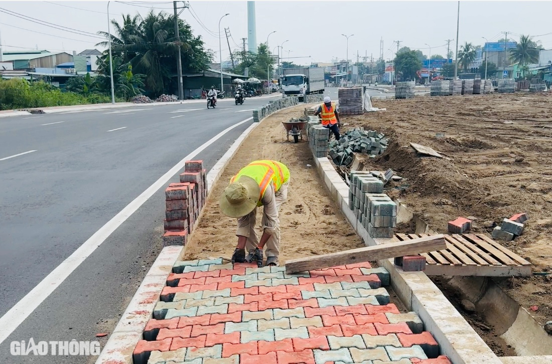 Cận cảnh đoạn cao tốc Bến Lức - Long Thành sắp khai thác- Ảnh 11.