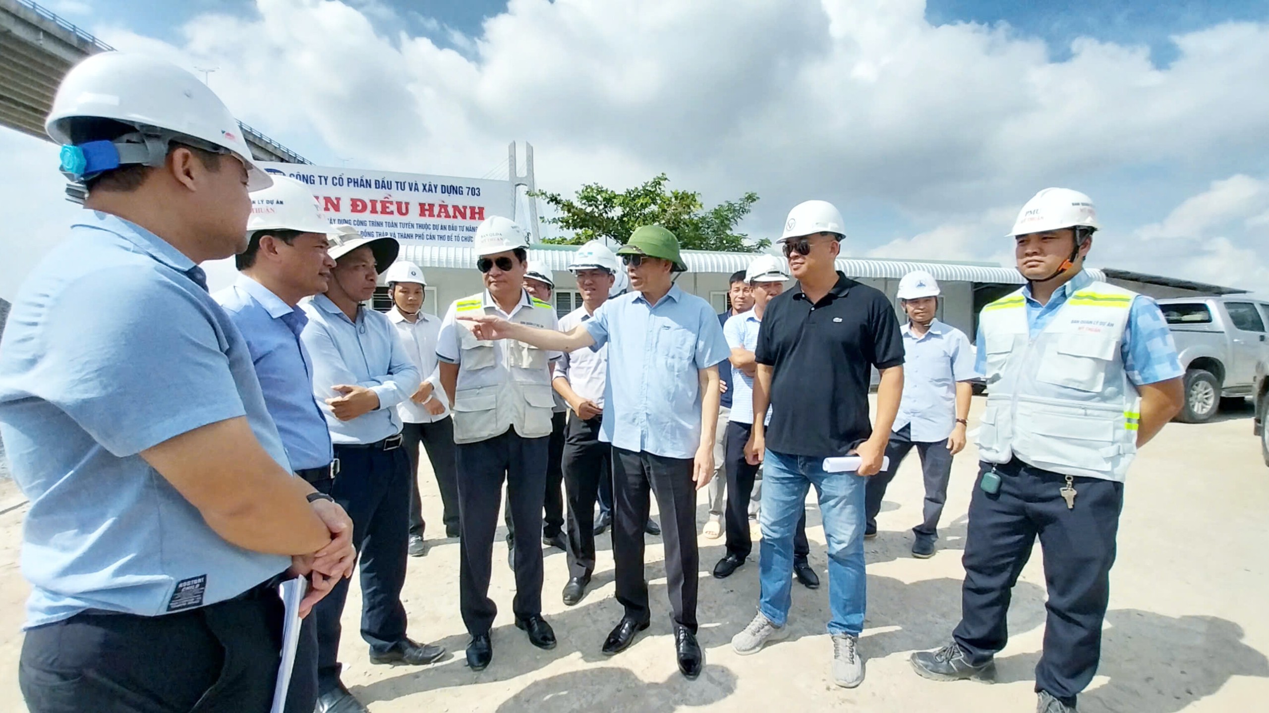 Đưa cát về nhanh hơn, tăng tốc thi công tuyến Cao Lãnh - Lộ Tẻ- Ảnh 3.