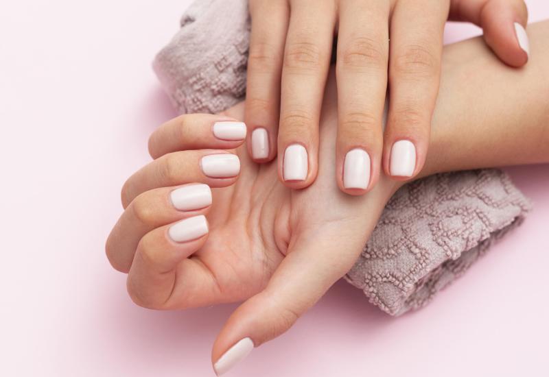 Hướng dẫn chọn màu nail sáng da cho các bạn da ngăm