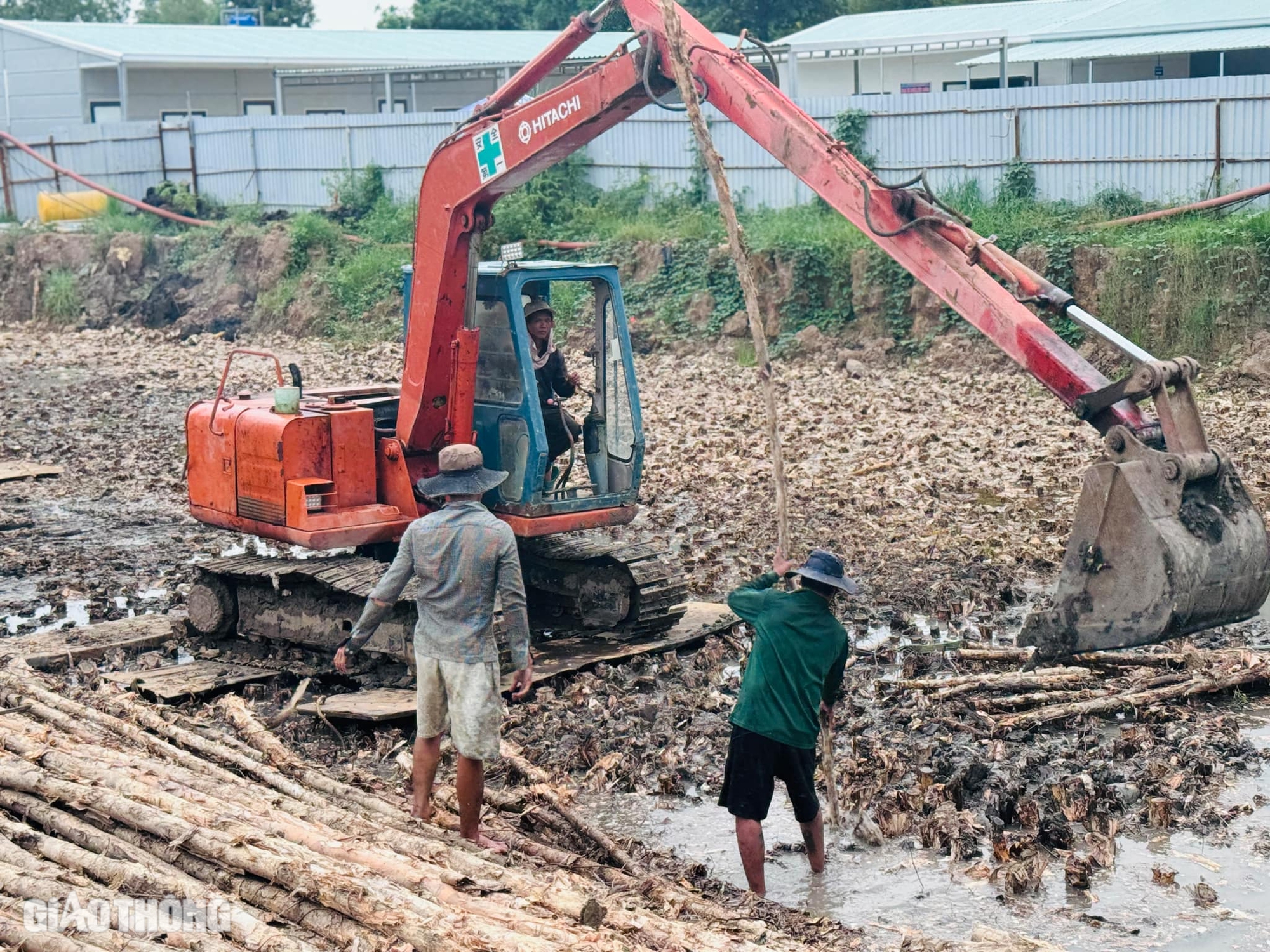 Đã lao lắp 6 nhịp cầu cạn dự án Vành đai 3 TP.HCM- Ảnh 2.