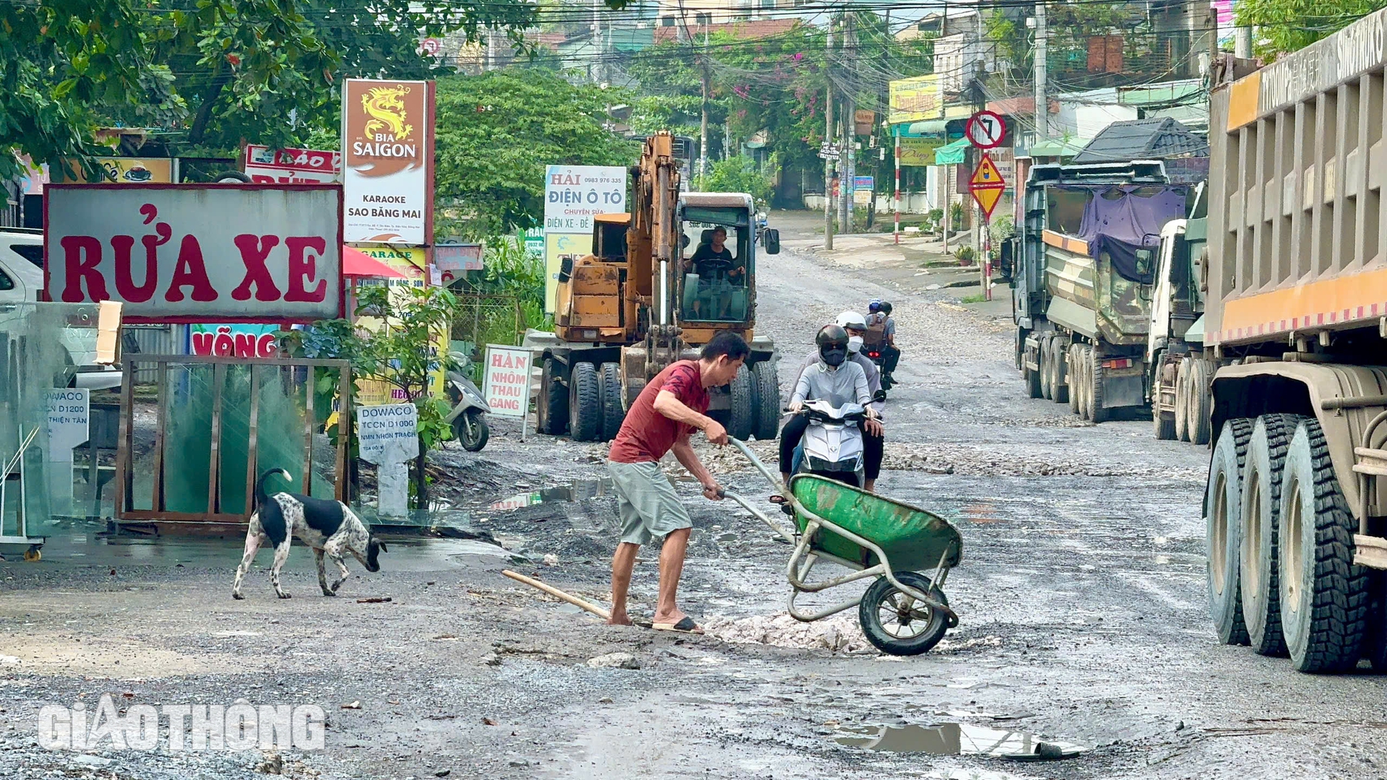 Hối hả thi công sửa chữa tuyến đường "đau khổ" ở Đồng Nai- Ảnh 4.