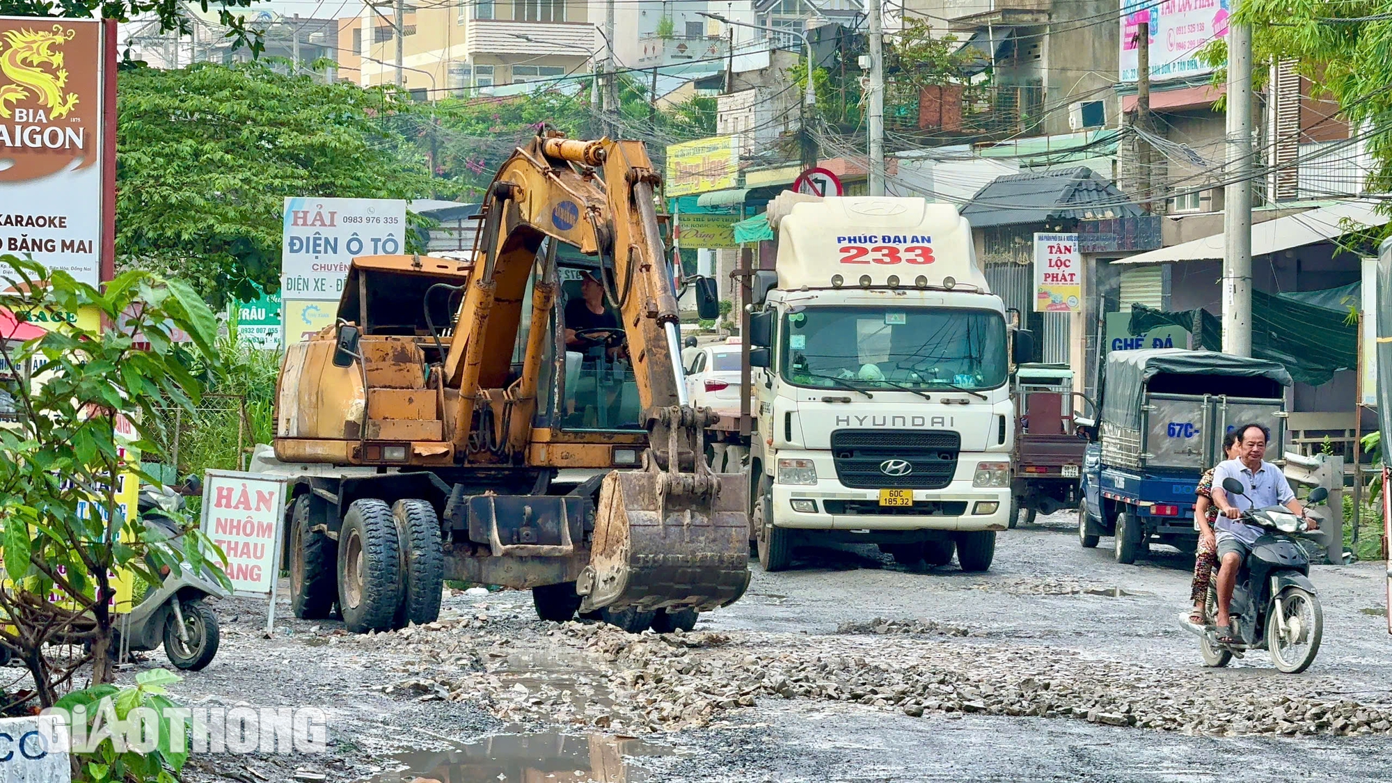 Hối hả thi công sửa chữa tuyến đường "đau khổ" ở Đồng Nai- Ảnh 2.