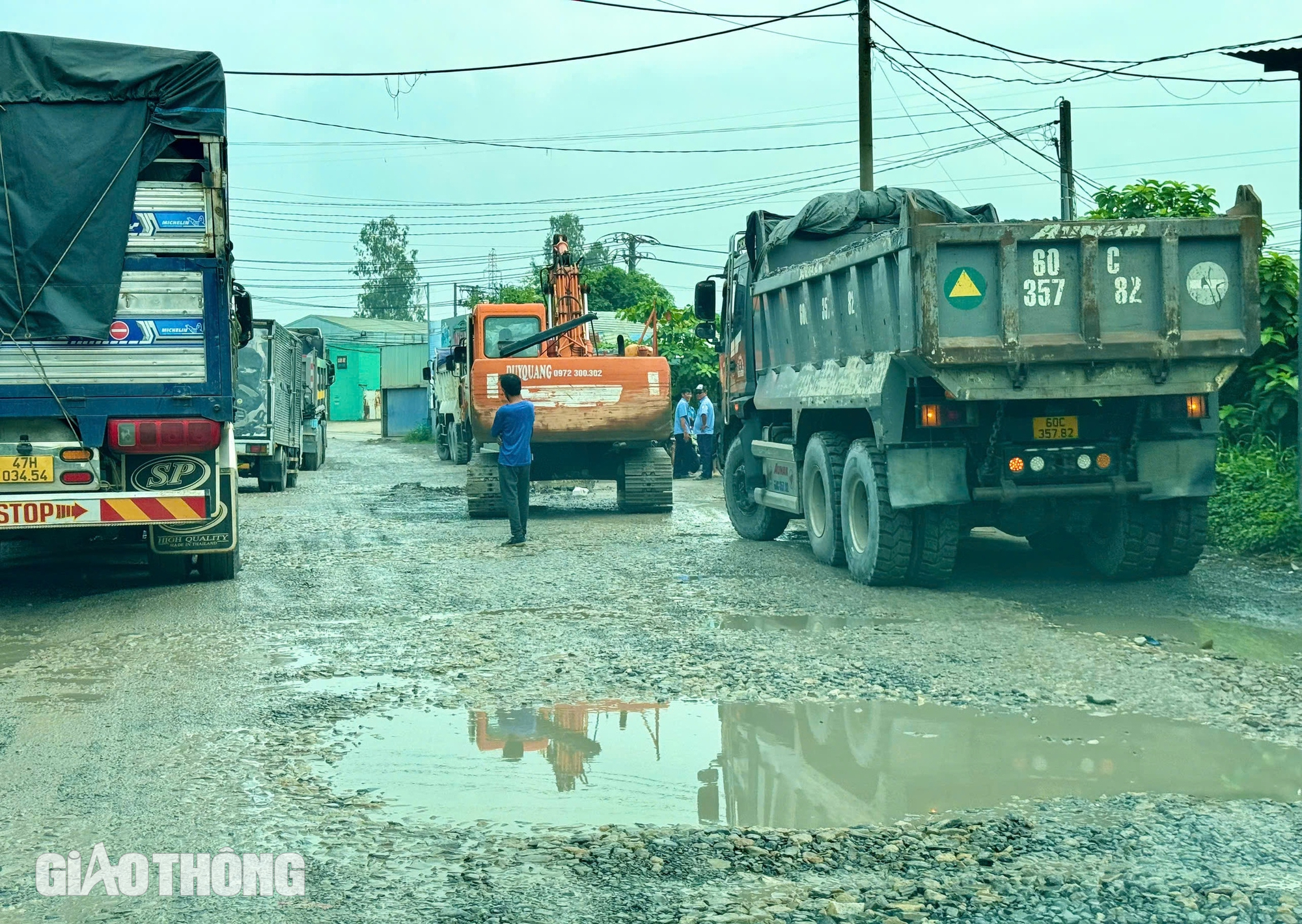 Hối hả thi công sửa chữa tuyến đường "đau khổ" ở Đồng Nai- Ảnh 9.