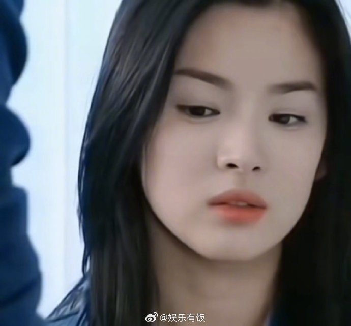 Bức ảnh đen trắng trên trang cá nhân có gần 18 triệu người theo dõi của Song Hye Kyo - Ảnh 4.