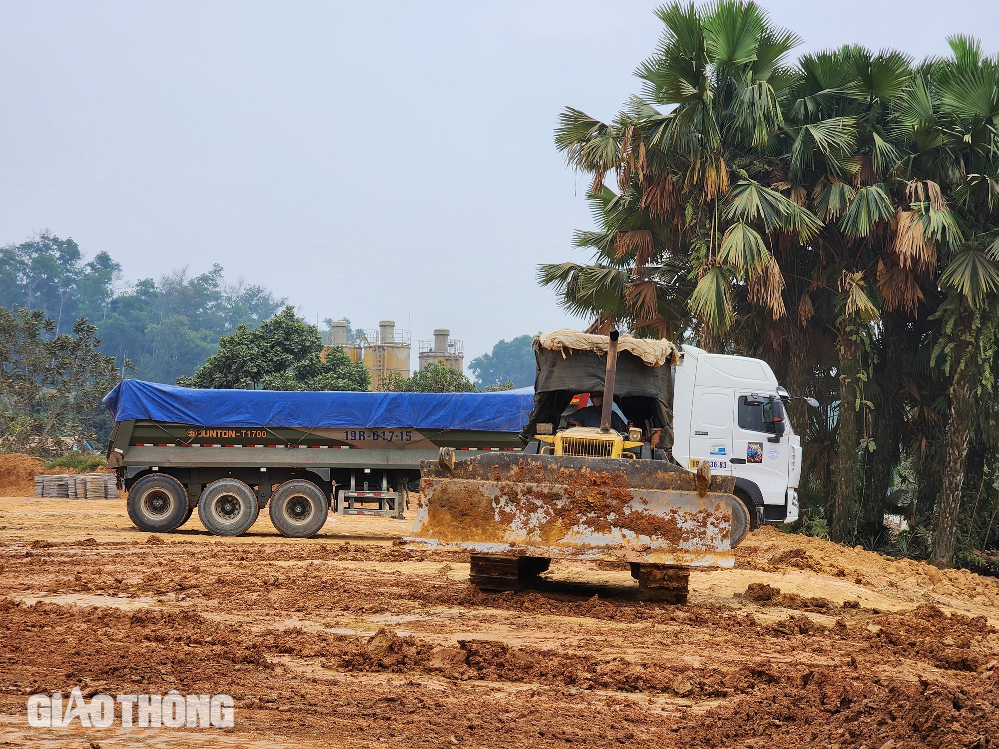 Mặt bằng "xôi đỗ", nhà thầu cao tốc Tuyên Quang - Hà Giang thi công cầm chừng- Ảnh 4.