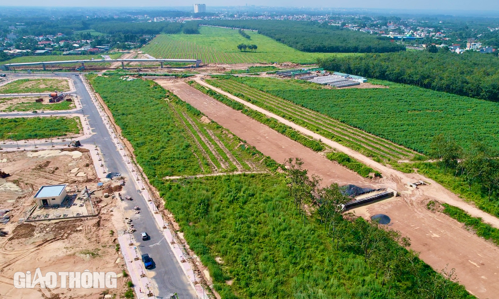 Kỹ sư, công nhân tận dụng từng mét đất để đua tiến độ cao tốc Biên Hoà - Vũng Tàu- Ảnh 13.