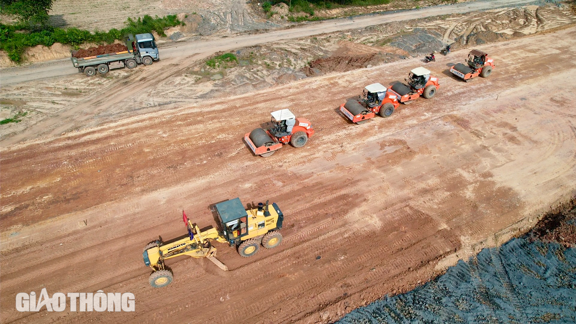 Kỹ sư, công nhân tận dụng từng mét đất để đua tiến độ cao tốc Biên Hoà - Vũng Tàu- Ảnh 3.