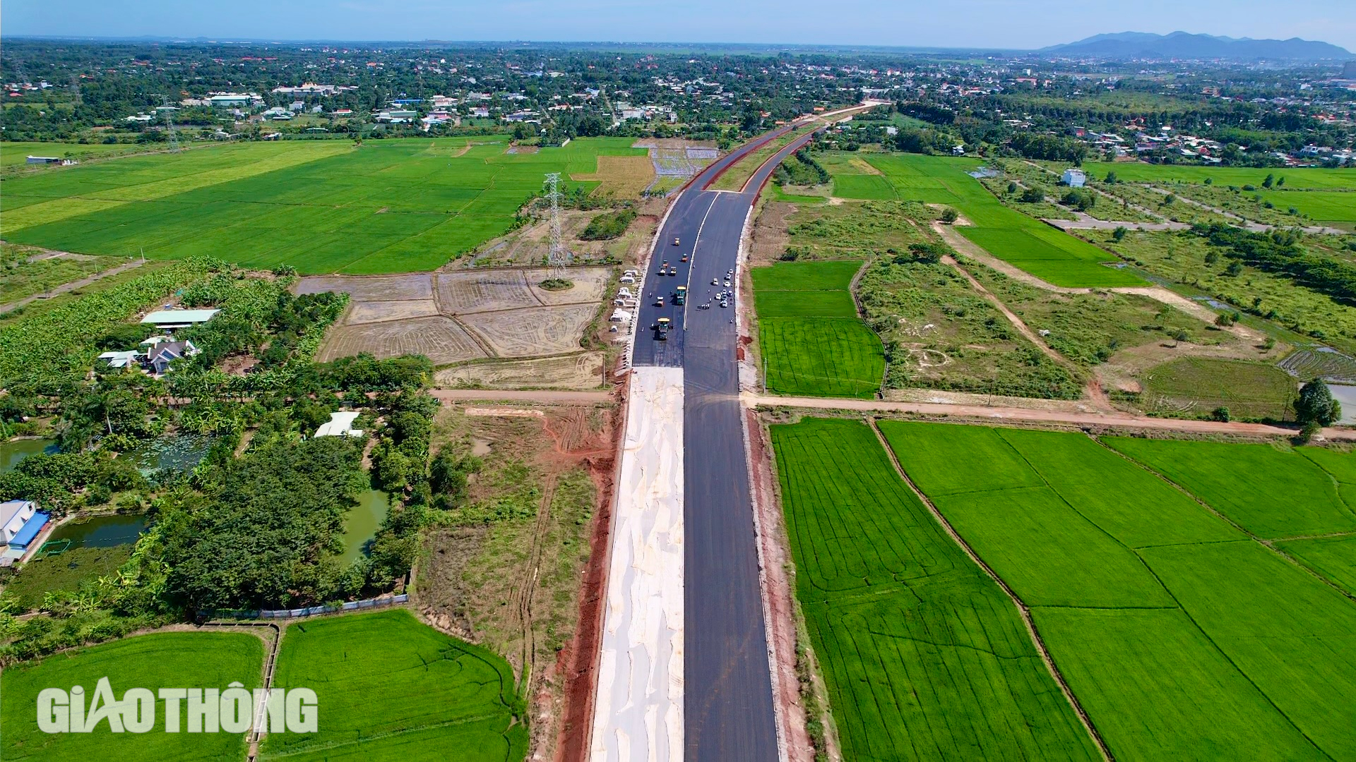 Nỗ lực thông xe cao tốc Biên Hòa - Vũng Tàu đoạn 3 vào 30/4/2025- Ảnh 2.