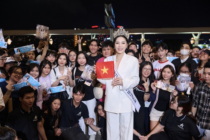 Thi Miss Universe, Kỳ Duyên phải dậy từ 4h sáng để tự trang điểm và làm tóc- Ảnh 5.