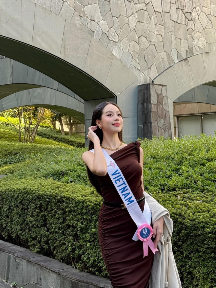 Đại diện Việt Nam thi Miss International 2024, Thanh Thủy đang thể hiện thế nào?- Ảnh 3.