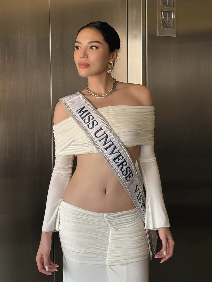 Thi Miss Universe, Kỳ Duyên phải dậy từ 4h sáng để tự trang điểm và làm tóc- Ảnh 2.